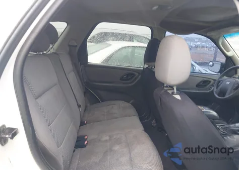 2005 Ford Escape Xlt z USA, uszkodzony, nr VIN 1FMCU03195KB11045